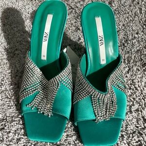 Zara  slides